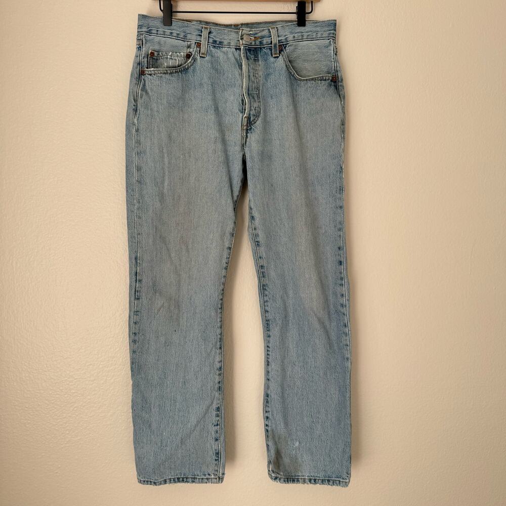 Vintage Levi's Mens 501s Light Wash Straight Leg Jean Button Fly Denim 33 x 30
